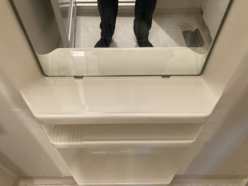 25-37 浴室 キャビネット割れ