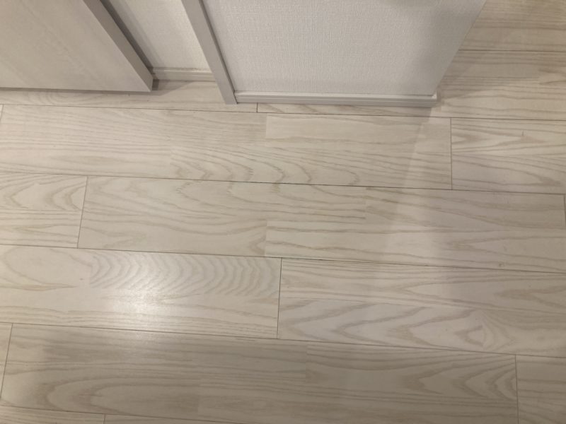 25-16 フロアー シミ補修