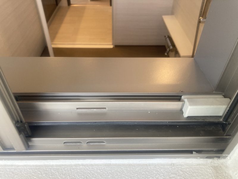 25-10 浴室 窓枠 塗装めくれ補修