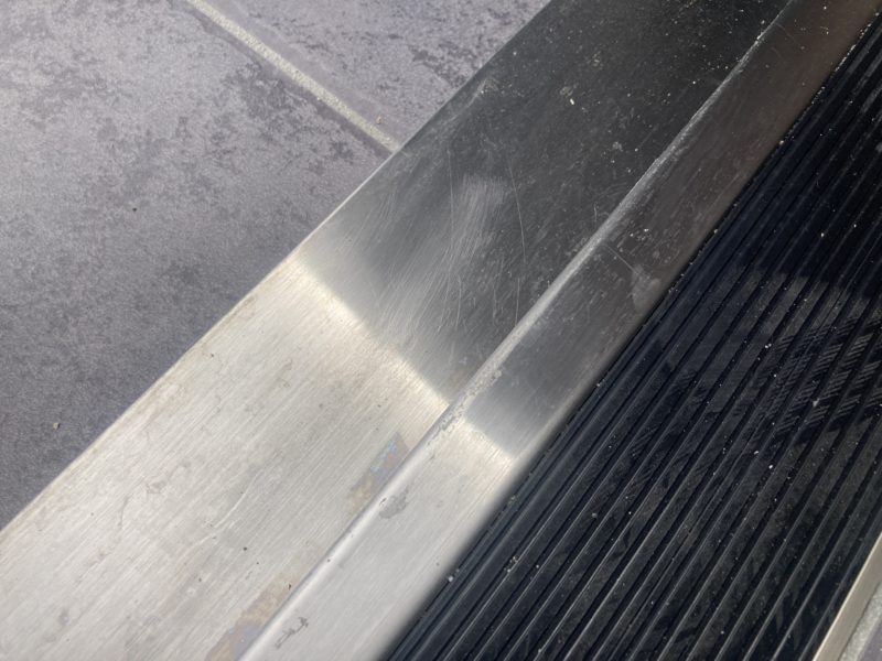 25-08 ステンレス沓摺 すり傷補修