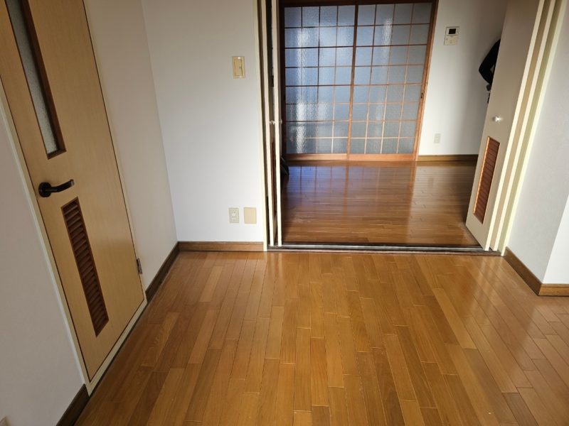 25-32 フロアー シミ補修