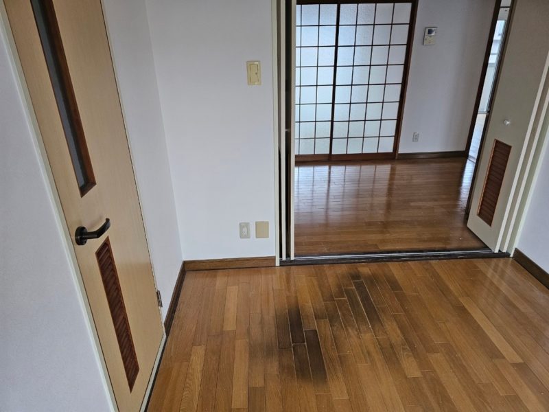 25-32 フロアー シミ補修