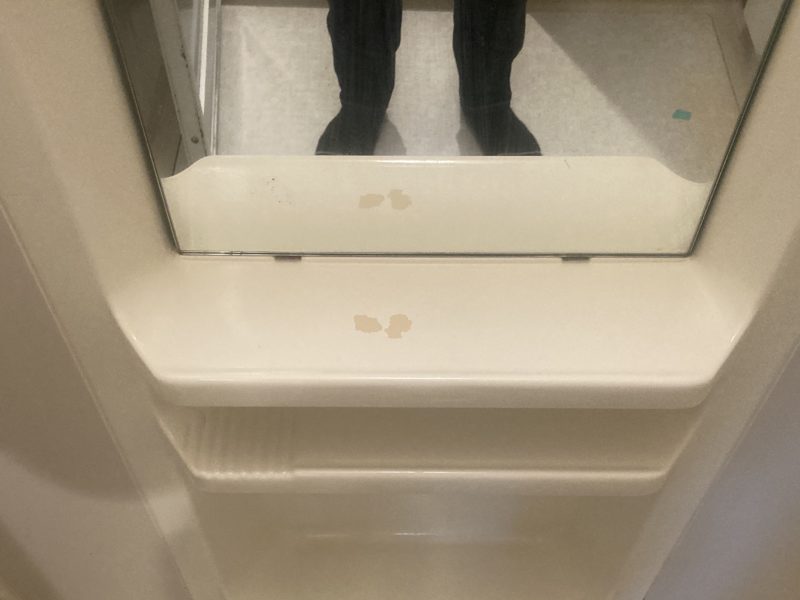 25-37 浴室 キャビネット割れ