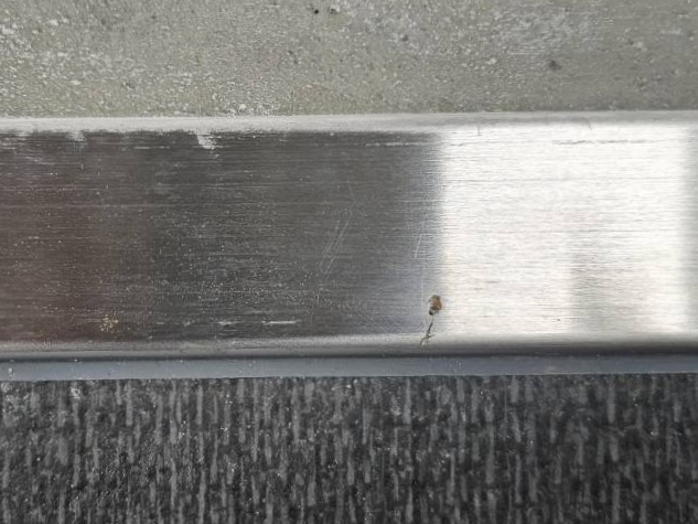 25-63 ステンレス沓摺キズ補修