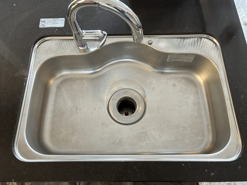 キッチンシンクのサビ・くすみ、交換の前にできる「再生研磨」という選択肢 25-A