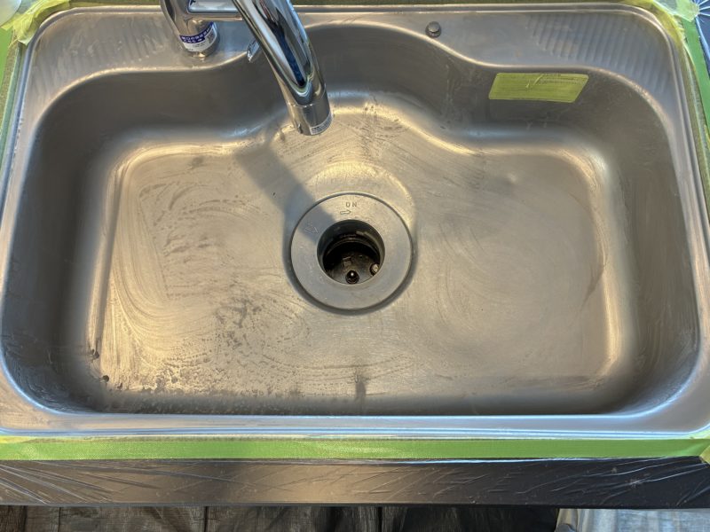 キッチンシンクのサビ・くすみ、交換の前にできる「再生研磨」という選択肢　25-A