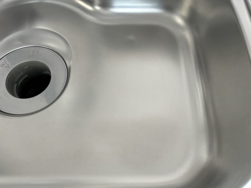 キッチンシンクのサビ・くすみ、交換の前にできる「再生研磨」という選択肢　25-A