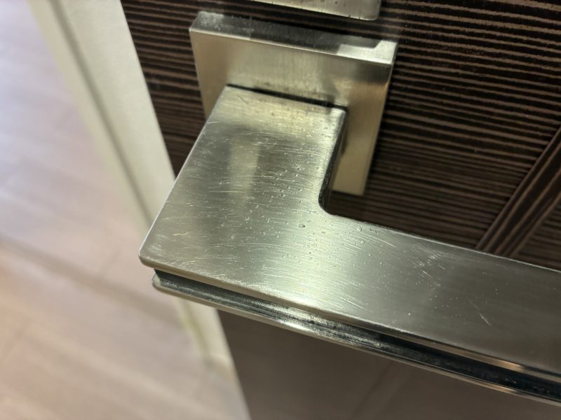 レバーハンドルの剥がれ・くすみを補修して再生　25-B