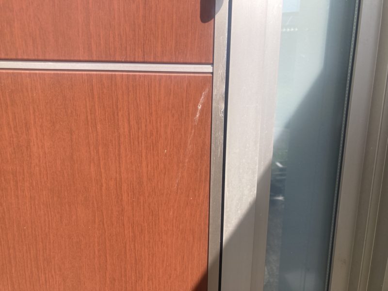 25-110 玄関ドア アングルへこみ